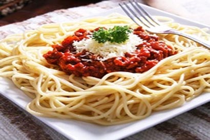 Špagety Bolognese s mletým masem a sýrem Špagety Bolognese s mletým masem a sýrem