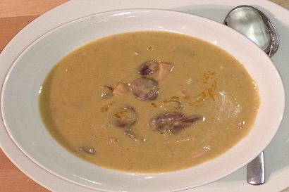 Hrachová polévka s klobásou Hrachová polévka s klobásou